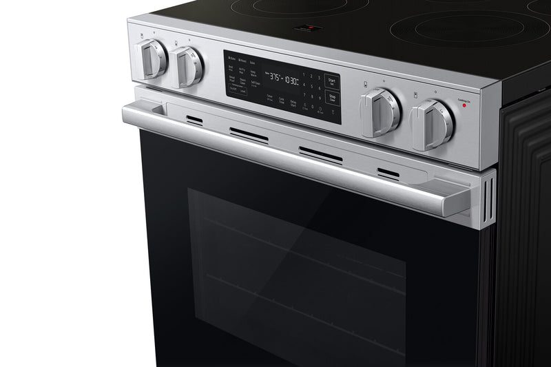 Cuisinière électrique encastrée Bespoke de Samsung de 6,3 pi3 avec friture à air sans préchauffage Air Fry Max - NSE70H63SR