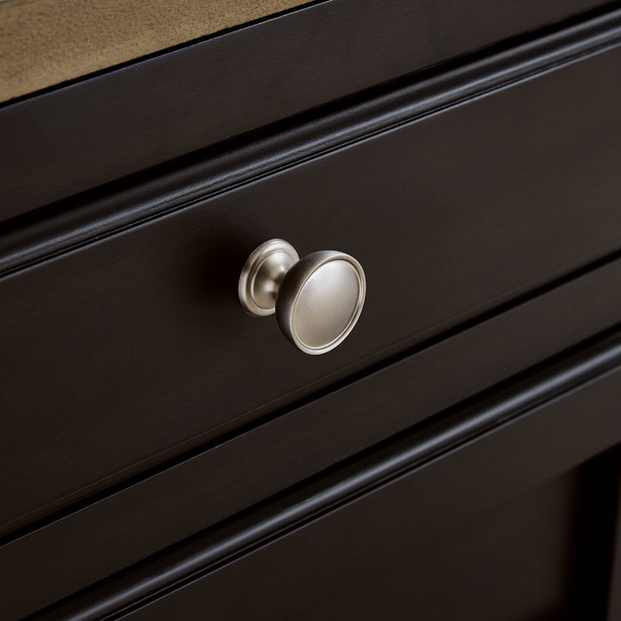 Table de bout Wells de 24 po en bois massif avec rangement et tablette - deux teintes de brun