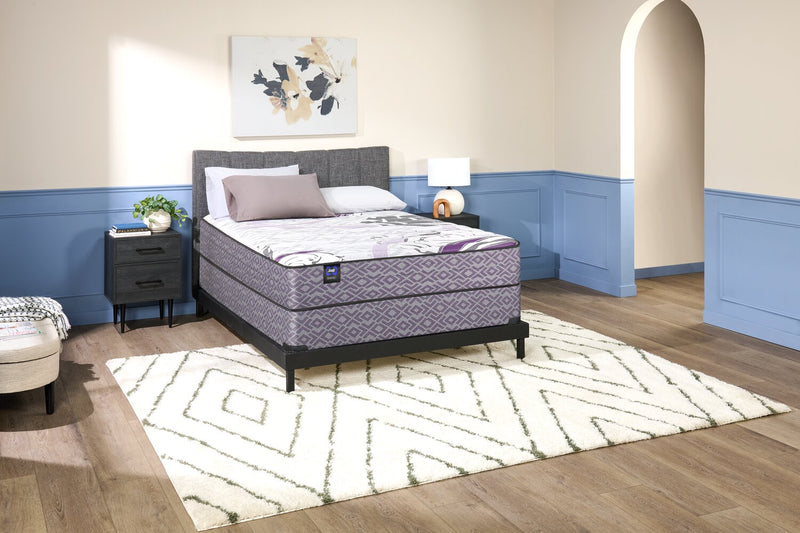 Ensemble Matelas semi-ferme à plateau régulier Kylie 2.0 de collection Essential de Sealy pour lit simple