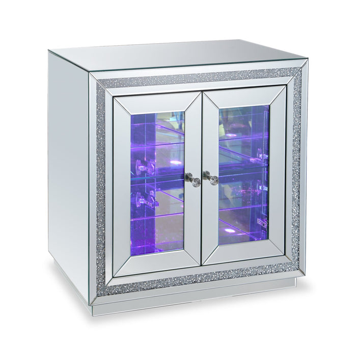 Armoire décorative Roxie de 31,5 po avec portes en verre et éclairage à DEL - argentée