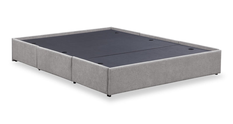 Lit de rangement Amos rembourré en tissu gris avec tête de lit à canaux et 3 tiroirs intégrés - format grand lit