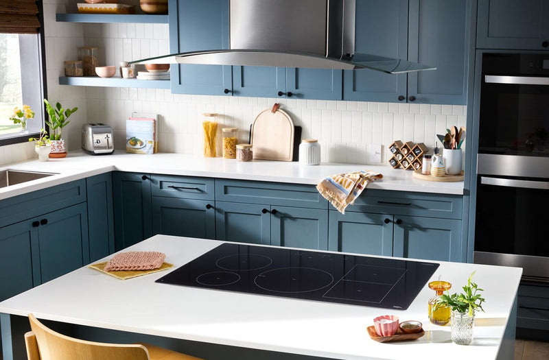 Surface de cuisson à induction Whirlpool de 36 po à 5 éléments - noire - WCIT7536SB