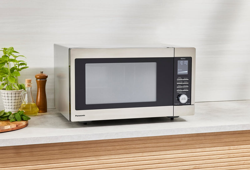 Four à micro-ondes de comptoir Panasonic de 1,3 pi3 avec friture à air - NNCD66NSCF