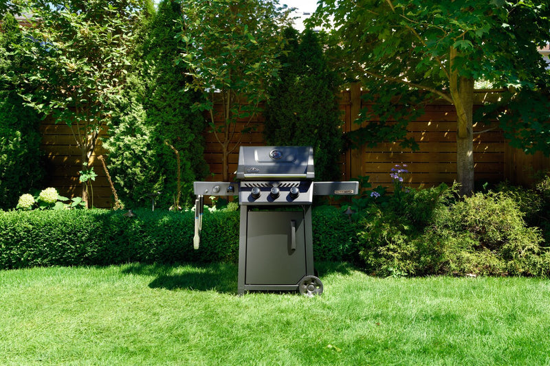 Barbecue à gaz propane 365 de Napoleon de 43 000 BTU avec brûleur latéral infrarouge - FP365DSIBPMK-1