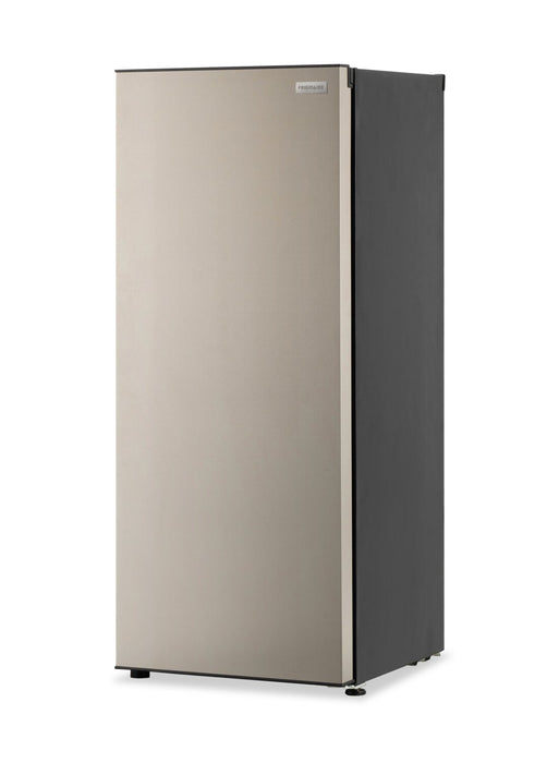 Congélateur vertical convertible Frigidaire de 10 pi3 qui convient à une installation dans un garage - EFRF1059