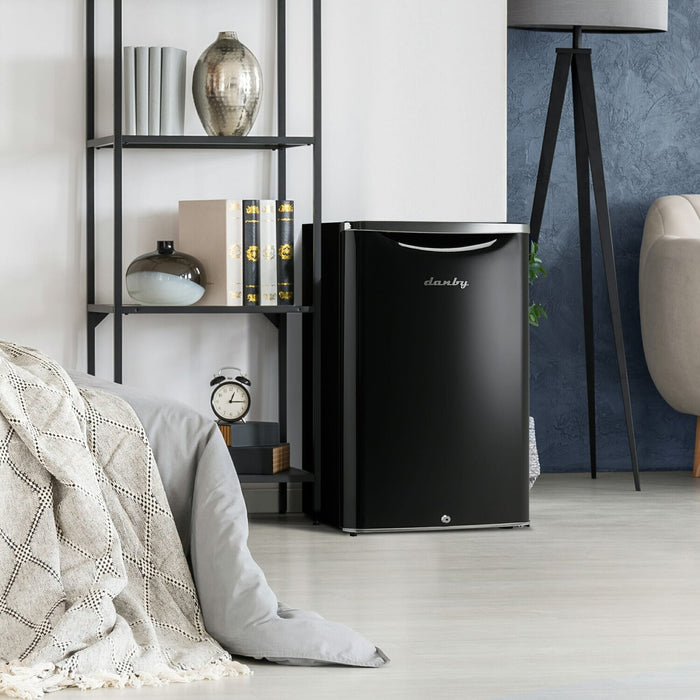 Mini réfrigérateur Danby de 4,4 pi³ et de 20,8 po à 1 porte - noir - DAR044A6MDB