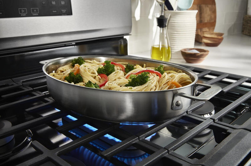 Cuisinière à gaz Whirlpool de 5,0 pi³ et de 30 po avec cuisson à air - blanche - WFGS4530SW 