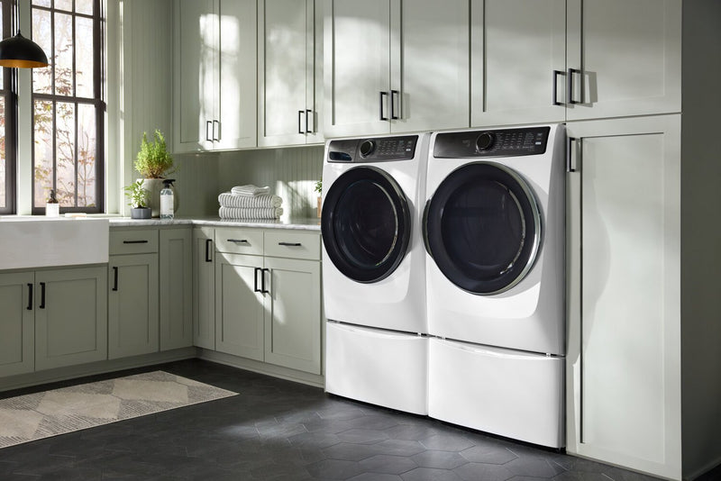Laveuse à chargement frontal Perfect SteamMC de 5,2 pi³ et sécheuse à gaz de 8 pi³ Electrolux - blanches 