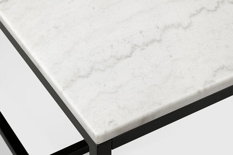 Table à café moderne Webber de 46 po en marbre - blanche
