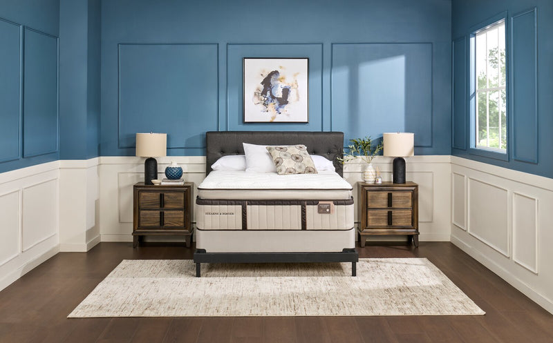 Ensemble matelas luxueux à Euro-plateau épais Swansea de Stearns & Foster pour lit double