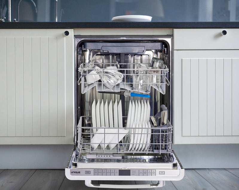 Lave-vaisselle Classic Rétro par Unique de 24 po et de 45 dBA avec commandes sur le dessus - blanc guimauve - UGP-24CR DW W