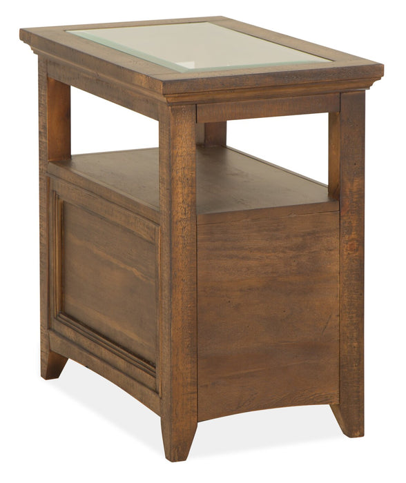Table de fauteuil traditionnelle Hanson de 15 po en pin - muscade grillée