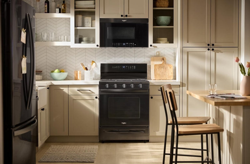 Cuisinière intelligente à gaz Whirlpool de 5 pi³ avec friture à air et autonettoyage - noire - WFGS7530RB