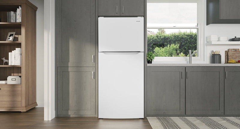 Réfrigérateur Frigidaire de 18 pi3 et de 30 po à congélateur supérieur qui convient à une installation dans un garage - blanc - FFHT1814YW