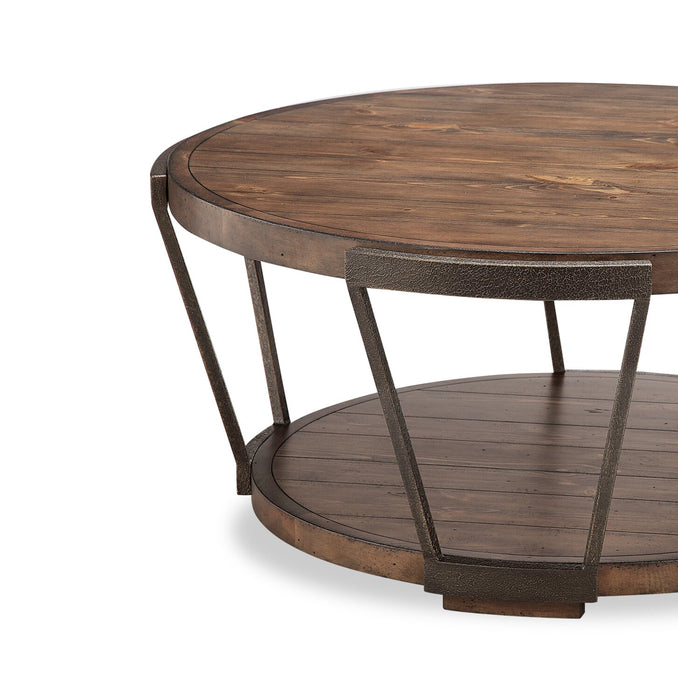 Table à café industrielle ronde Cheney 40 po en bois massif avec tablette et roulettes - bourbon