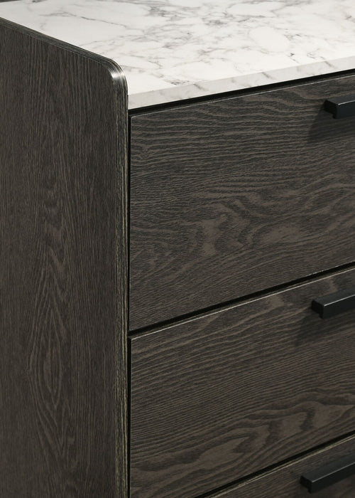 Commode verticale de chambre à coucher Sable de 31 po (L) x 47 po (H) à 4 tiroirs - brun clair