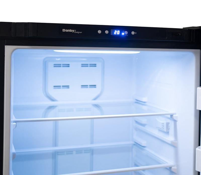 Congélateur vertical Danby Designer de 16,7 pi3 - DUF167A5BSLDD