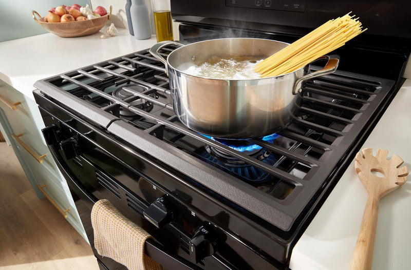 Cuisinière à gaz Whirlpool de 5,3 pi³ et de 30 po avec brûleur SpeedHeatMC - WFGS3530RB