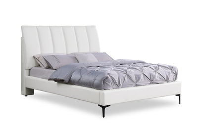 Nova Upholstered Platform Bed in White Vegan-Leather Fabric - King Size | Lit plateforme rembourré Nova en tissu de cuir végétalien blanc - format très grand lit
