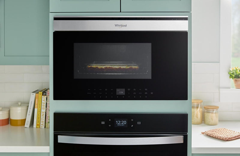Four à micro-ondes encastré Whirlpool de 1,1 pi³ avec friture à air - acier inoxydable résistant aux traces de doigts - YWMBT7030SZ