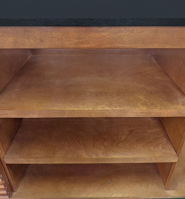 Meuble pour téléviseur traditionnel Wilder de 68 po avec rangement et système de gestion des câbles pour téléviseurs jusqu’à 78 po - brun foncé