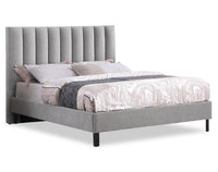  Lit plateforme Amos rembourré en tissu gris avec tête de lit à canaux - format grand lit