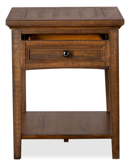 Table de bout traditionnelle Hanson de 20 po en pin - muscade grillée