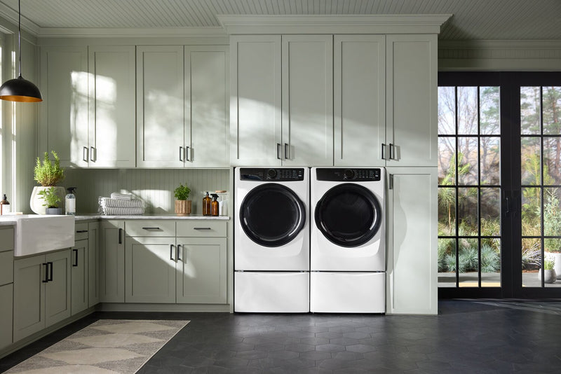 Laveuse à chargement frontal Perfect SteamMC de 5,2 pi³ et sécheuse à gaz de 8 pi³ Electrolux - blanches 