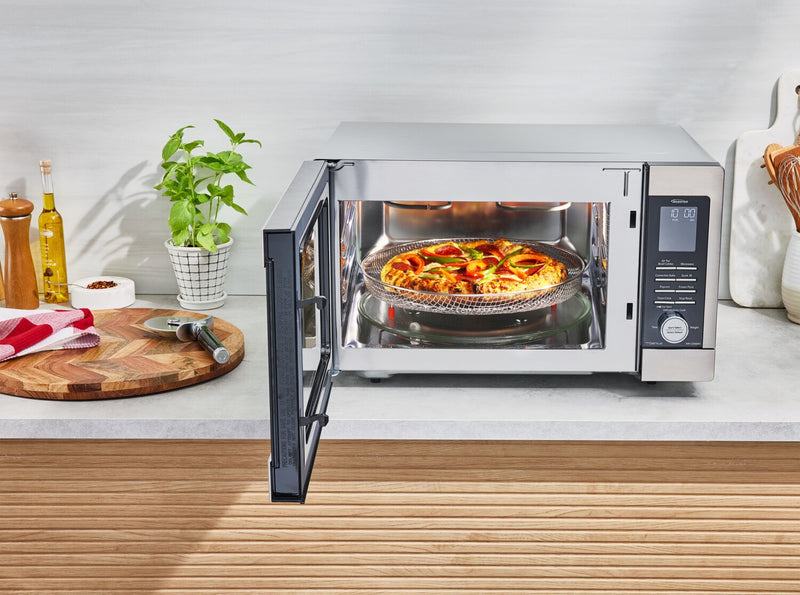 Four à micro-ondes de comptoir Panasonic de 1,3 pi3 avec friture à air - NNCD66NSCF