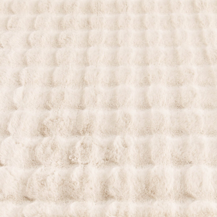 Carpette Bubble en fausse fourrure ivoire avec revers en mousse à mémoire de forme - 5 pi x 7 pi