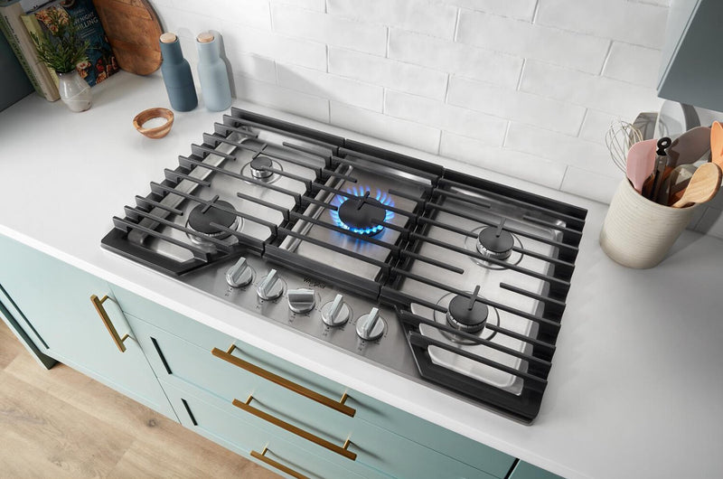 Surface de cuisson à gaz Whirlpool de 36 po avec 5e brûleur et grilles en fonte à charnières EZ-2-LiftMC - WCGK7036PS