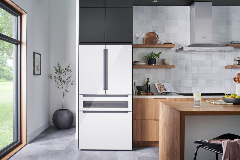 Réfrigérateur intelligent Bosch série 800 de 36 po et de 20,5 pi3 de profondeur comptoir à portes françaises - B36CL81ENW 