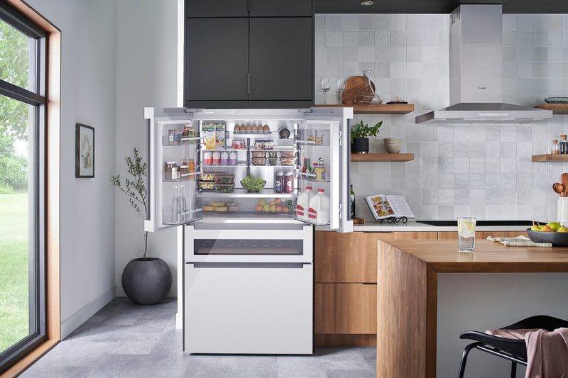 Réfrigérateur intelligent Bosch série 800 de 36 po et de 20,5 pi3 de profondeur comptoir à portes françaises - B36CL81ENW 