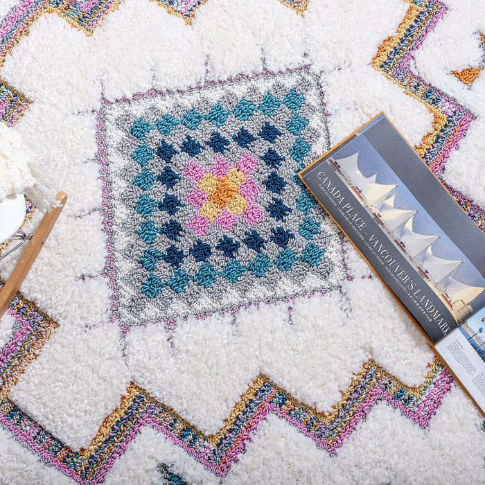 Carpette à poil long Ellis multicolore à motif géométrique - 5 pi 3 po x 7 pi 7 po