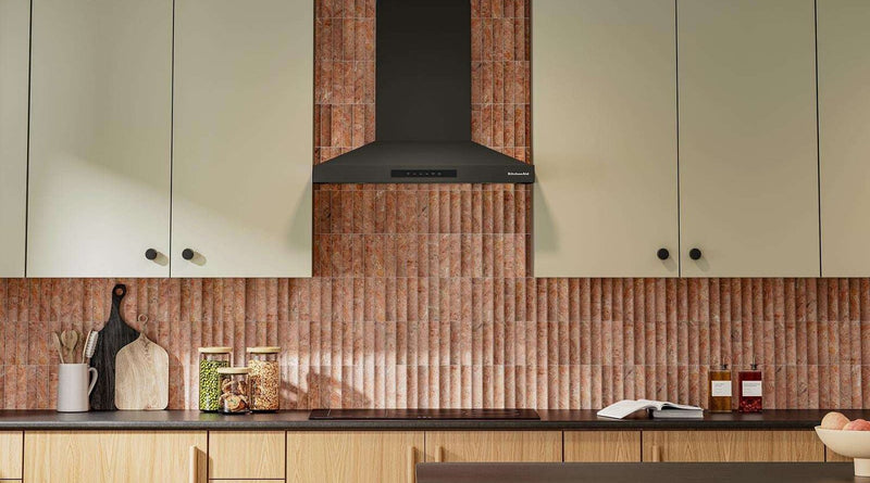 Hotte de cuisinière murale KitchenAid de 30 po de style auvent à 4 vitesses - minerai noir - KVWC730SBE