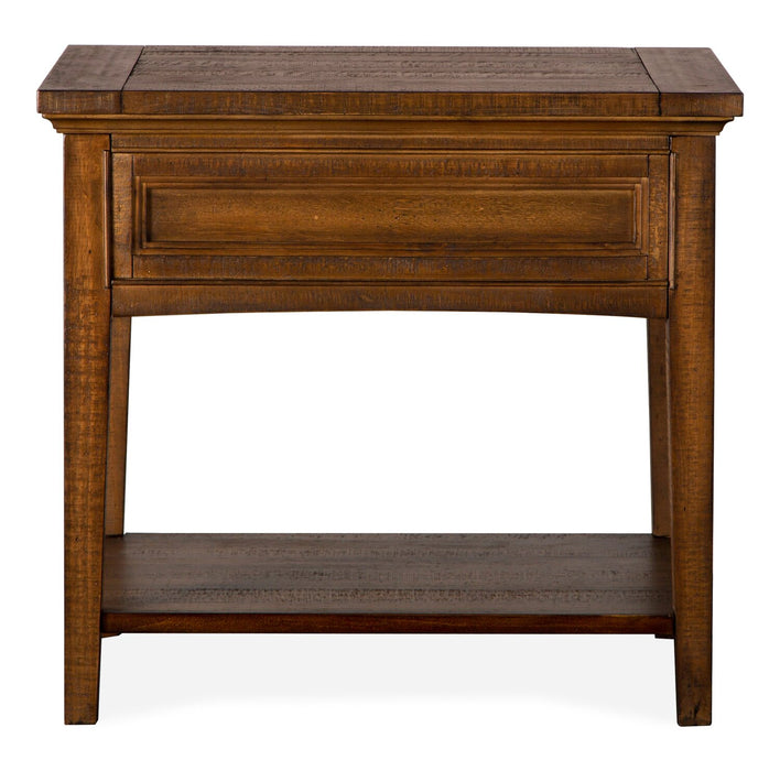 Table de bout traditionnelle Hanson de 20 po en pin - muscade grillée