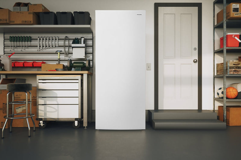 Congélateur vertical Frigidaire de 18 pi3 qui convient à une installation dans un garage - FFUE1826AW