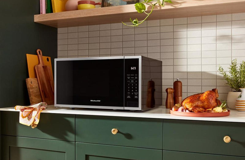 Four à micro-ondes de comptoir KitchenAid de 1,5 pi3 avec friture à air - acier inoxydable PrintShieldMC - KMCS522SPS