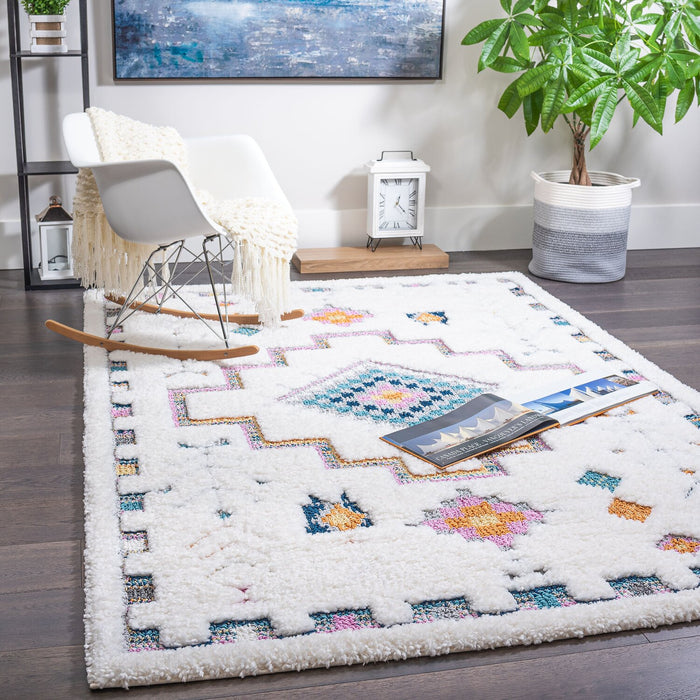 Carpette à poil long Ellis multicolore à motif géométrique - 5 pi 3 po x 7 pi 7 po
