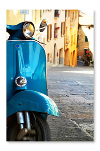 Vintage Scooter On The Street 28 po x 42 po : Cadre d'art mural et panneau de tissu