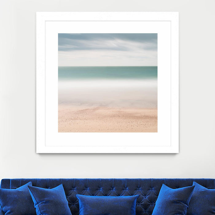 Œuvre d’art murale encadrée blanche et mate « Beach, Sea, Sky » 36 x 36