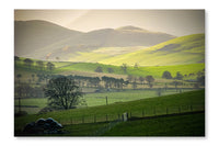Rolling Rural Hills 16 po x 24 po : Oeuvre d’art murale en panneau de tissu sans cadre