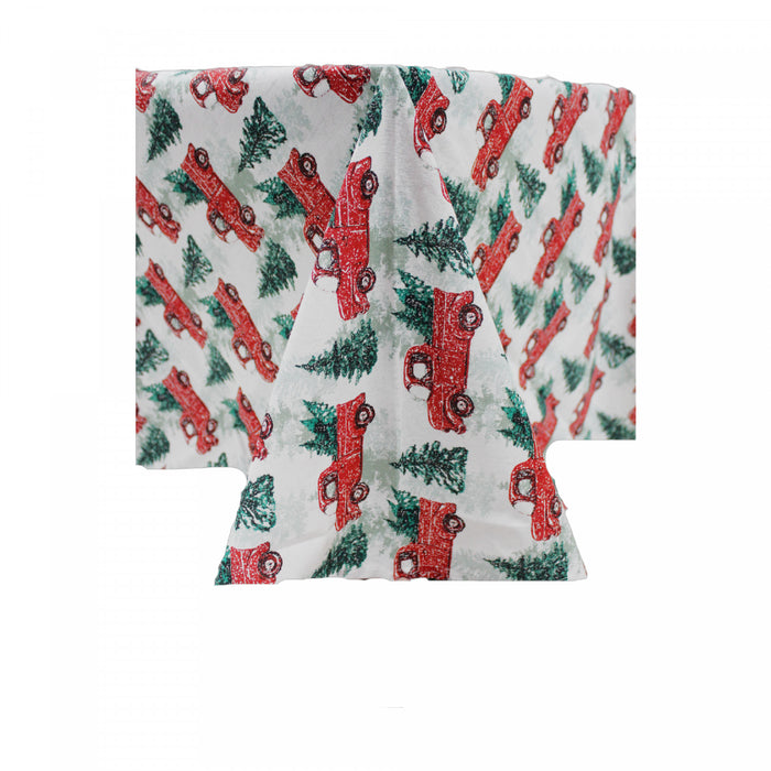 Nappe 52 po x 72 po en coton ornée de camions rouges et d'arbres