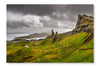  Panoramic View Of Old Man Of Storr Mountains 16 po x 24 po : Cadre d'art mural et panneau de tissu