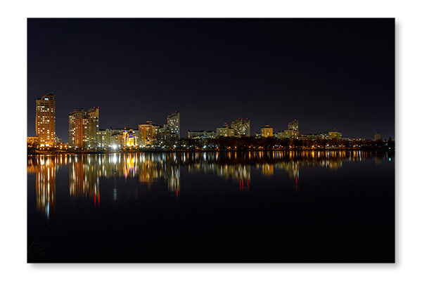  Picturesque Dark Cityscape 24 po x 36 po : Cadre d'art mural et panneau de tissu