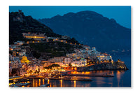 Amalfi City At Night 28 po x 42 po : Oeuvre d’art murale en panneau de tissu sans cadre