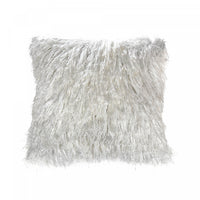 Coussin à fourrure blanche
