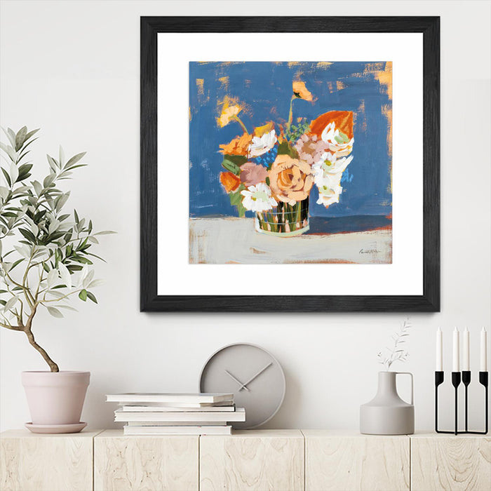 Œuvre d’art murale encadrée noire et mate « Peach And White Bouquet » 36 x 36