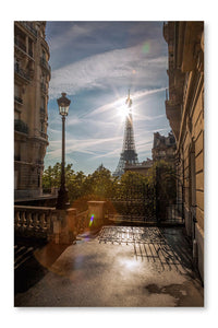  Romantic Street View With Eiffel Tower In Paris, France 16 po x 24 po : Cadre d'art mural et panneau de tissu