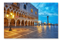 Bell Tower And Historical Buildings 28 po x 42 po : Cadre d'art mural et panneau de tissu
